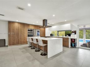 21015 NE 19th Ct, Miami FL 33179