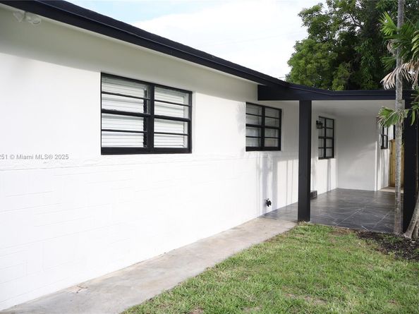 3955 SW 69th Ave, Miami FL 33155