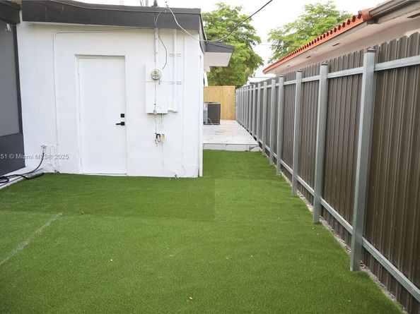 3955 SW 69th Ave, Miami FL 33155