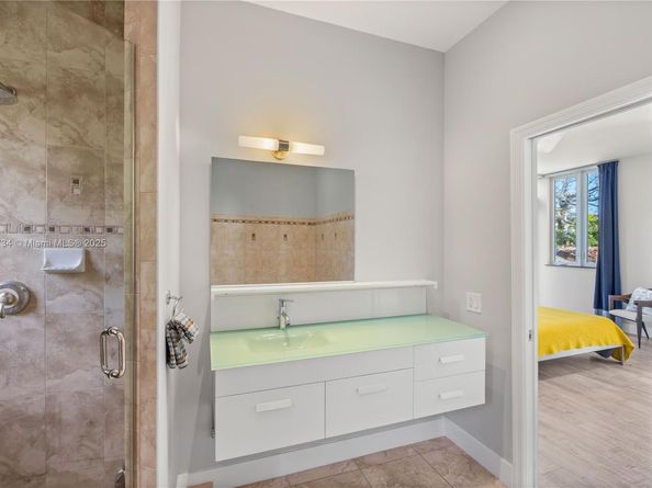 737 Alhambra Cir, Coral Gables FL 33134