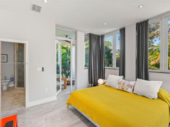 737 Alhambra Cir, Coral Gables FL 33134