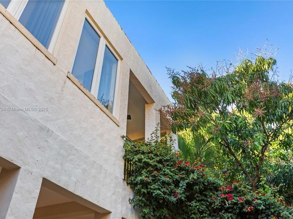 737 Alhambra Cir, Coral Gables FL 33134