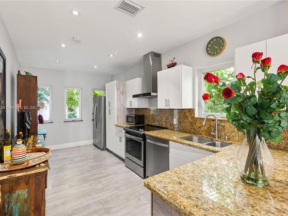 737 Alhambra Cir, Coral Gables FL 33134