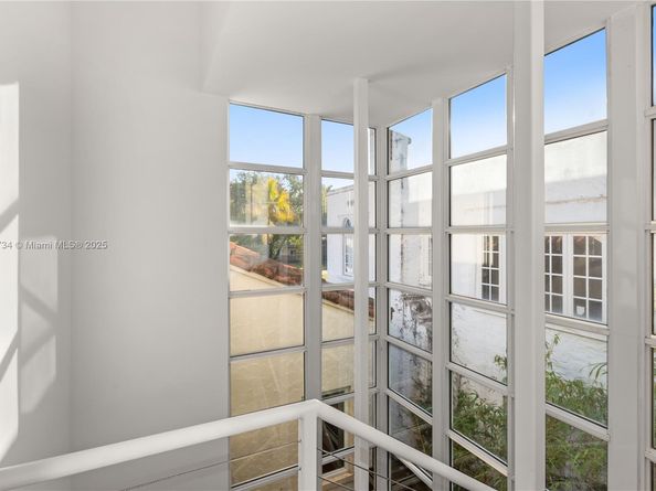 737 Alhambra Cir, Coral Gables FL 33134