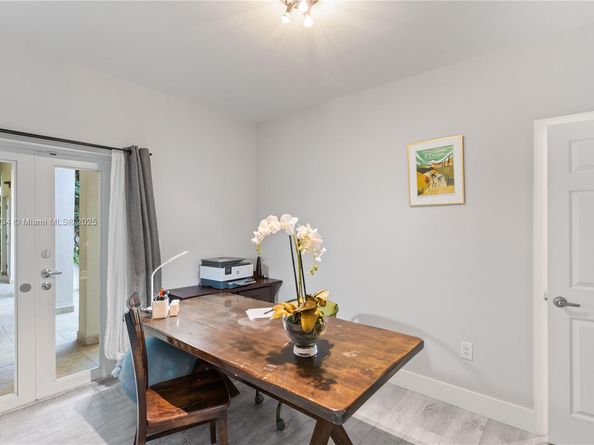 737 Alhambra Cir, Coral Gables FL 33134