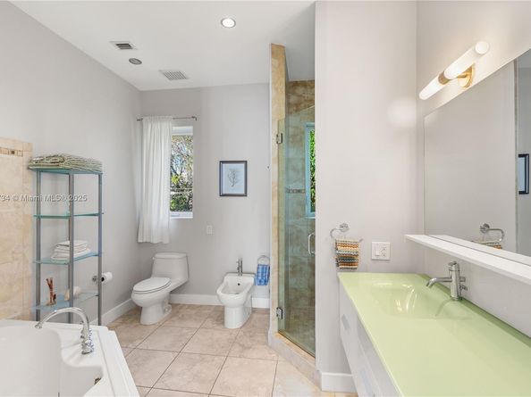 737 Alhambra Cir, Coral Gables FL 33134