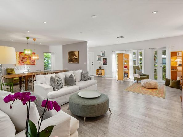 737 Alhambra Cir, Coral Gables FL 33134