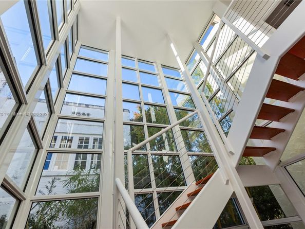 737 Alhambra Cir, Coral Gables FL 33134