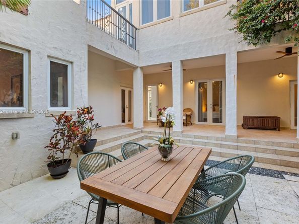 737 Alhambra Cir, Coral Gables FL 33134