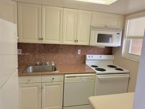 3522 NE 171st St 303, North Miami Beach FL 33160