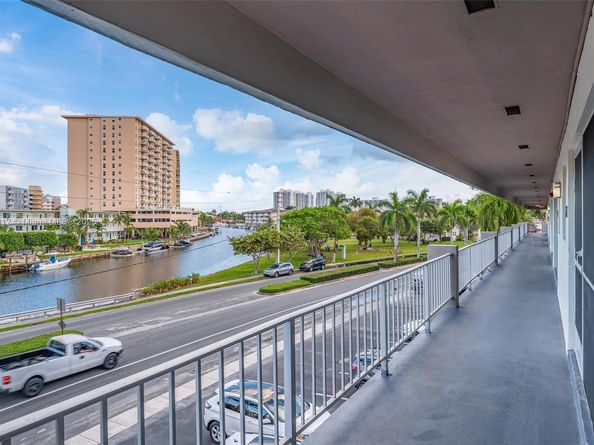 250 Layne Blvd 312, Hallandale Beach FL 33009