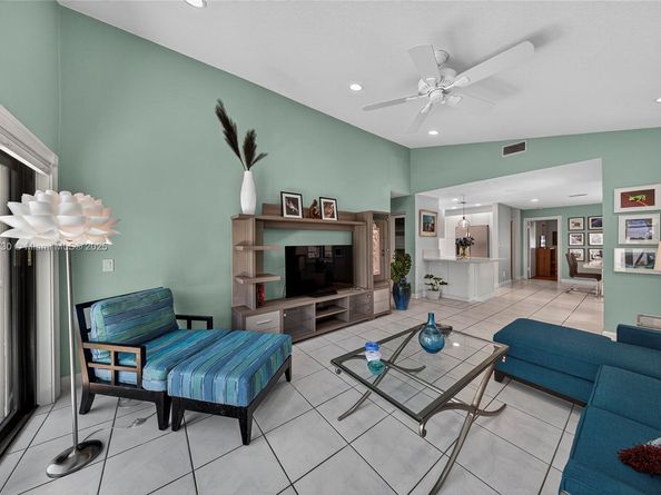 21150 Jib Ct J11, Aventura FL 33180