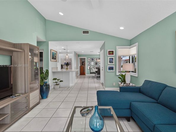 21150 Jib Ct J11, Aventura FL 33180