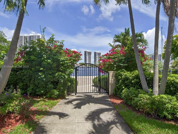 21150 Jib Ct J11, Aventura FL 33180
