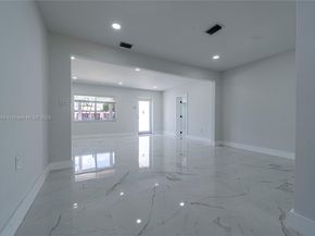 921 NW 30th Ct, Miami FL 33125