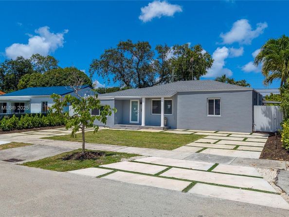 921 NW 30th Ct, Miami FL 33125