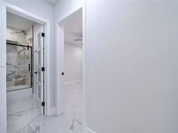 921 NW 30th Ct, Miami FL 33125