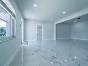921 NW 30th Ct, Miami FL 33125