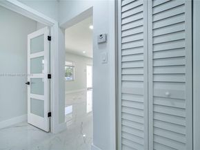 921 NW 30th Ct, Miami FL 33125