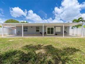 921 NW 30th Ct, Miami FL 33125