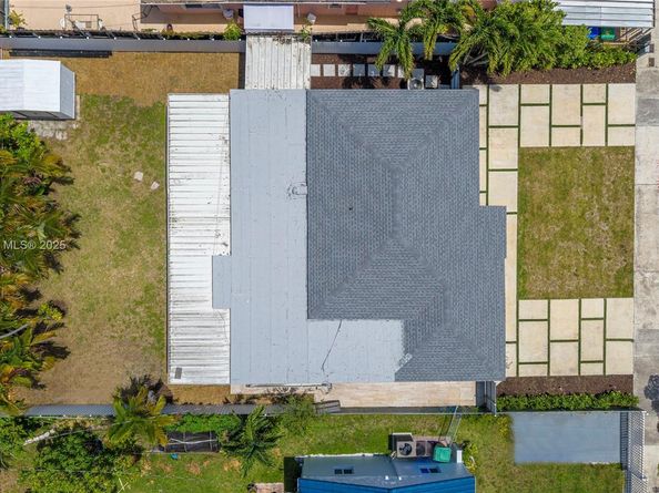 921 NW 30th Ct, Miami FL 33125