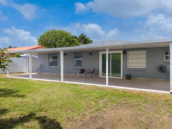 921 NW 30th Ct, Miami FL 33125