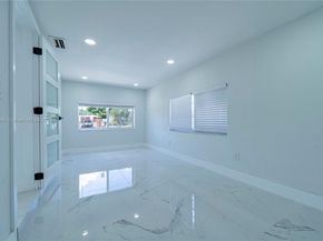 921 NW 30th Ct, Miami FL 33125