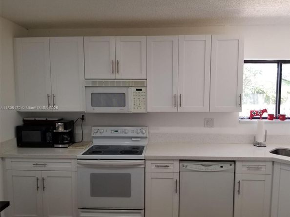 9535 SW 148th Ave Cir E, Miami FL 33196