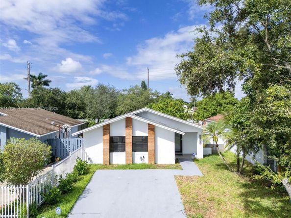 21032 SW 121st Ave, Miami FL 33177