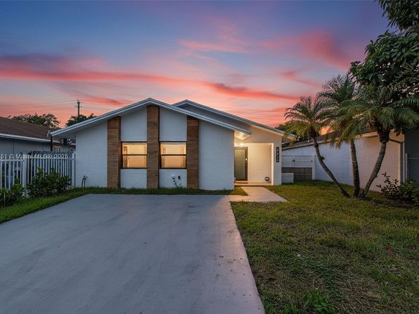 21032 SW 121st Ave, Miami FL 33177