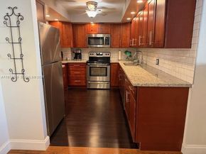 427 Golden Isles Dr 9G, Hallandale Beach FL 33009