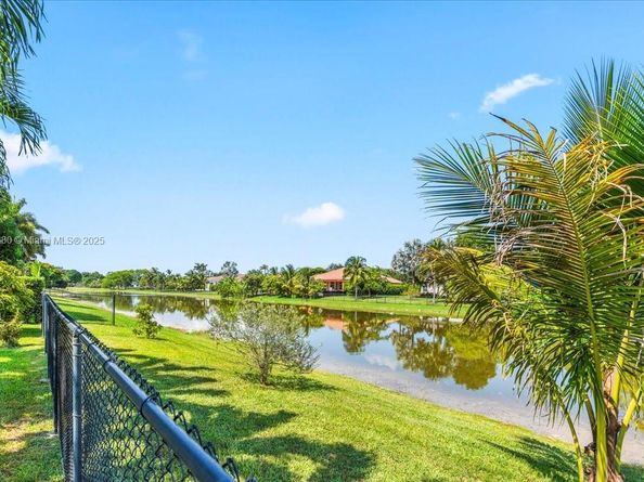 4074 SW 140th Ave, Davie FL 33330