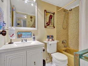 2861 Somerset Dr 211, Lauderdale Lakes FL 33311