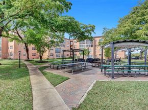 2861 Somerset Dr 211, Lauderdale Lakes FL 33311