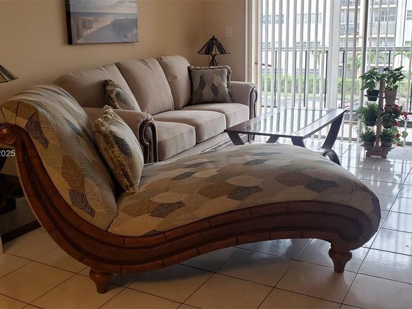 220 SW 9th Ave 301, Hallandale Beach FL 33009