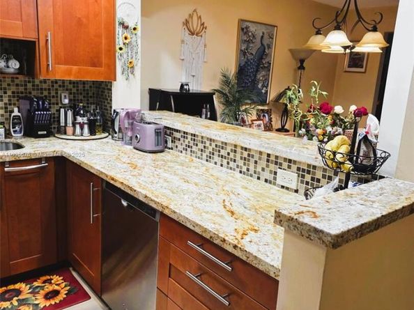 220 SW 9th Ave 301, Hallandale Beach FL 33009