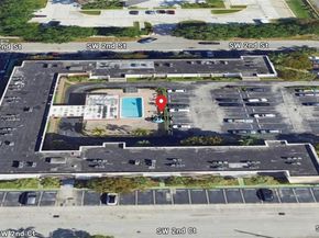 220 SW 9th Ave 301, Hallandale Beach FL 33009