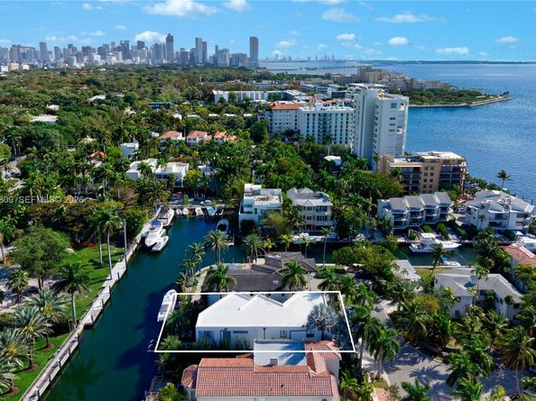 1755 Fairhaven Pl, Miami FL 33133