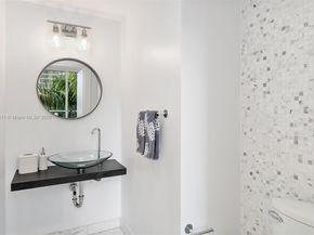 200 Biscayne Boulevard Way 303, Miami FL 33131