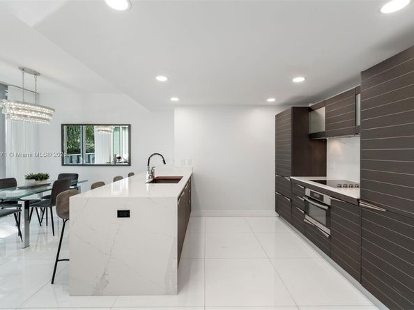 200 Biscayne Boulevard Way 303, Miami FL 33131