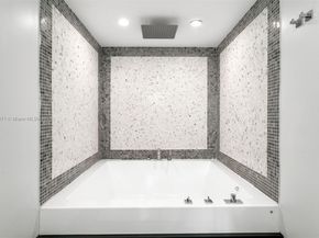 200 Biscayne Boulevard Way 303, Miami FL 33131