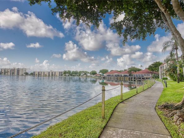 109 Lake Emerald Dr 304, Oakland Park FL 33309