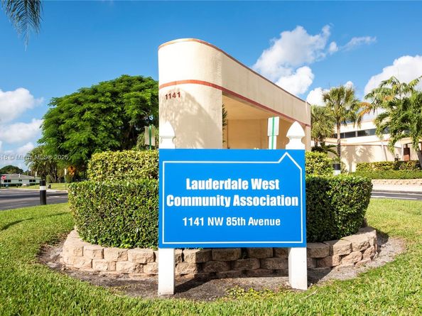 8544 N Campanelli Blvd, Plantation FL 33322