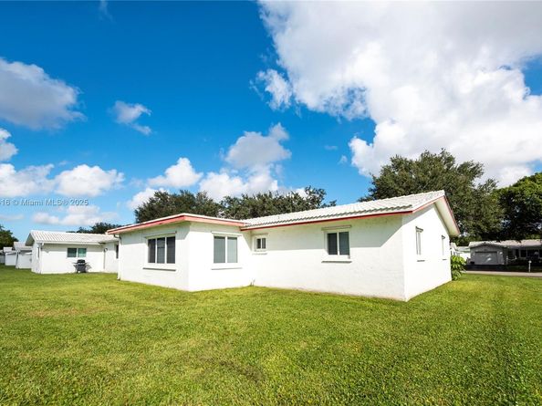 8544 N Campanelli Blvd, Plantation FL 33322