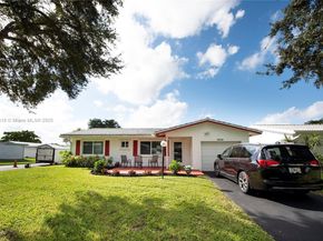 8544 N Campanelli Blvd, Plantation FL 33322