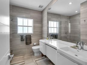 707 W 54th St, Miami Beach FL 33140