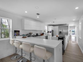 707 W 54th St, Miami Beach FL 33140