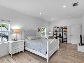 707 W 54th St, Miami Beach FL 33140