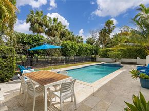 707 W 54th St, Miami Beach FL 33140