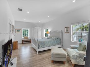 707 W 54th St, Miami Beach FL 33140